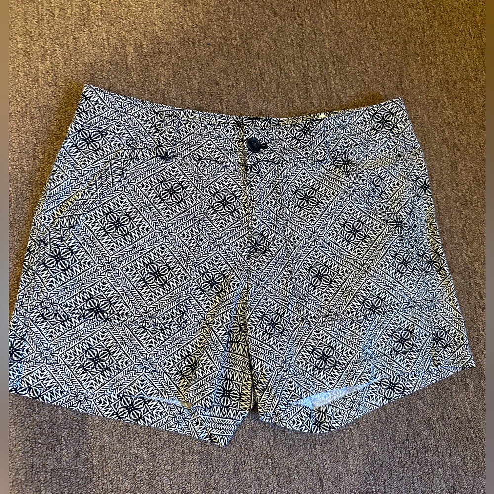 Banana Republic cotton shorts size 4 black and white print
